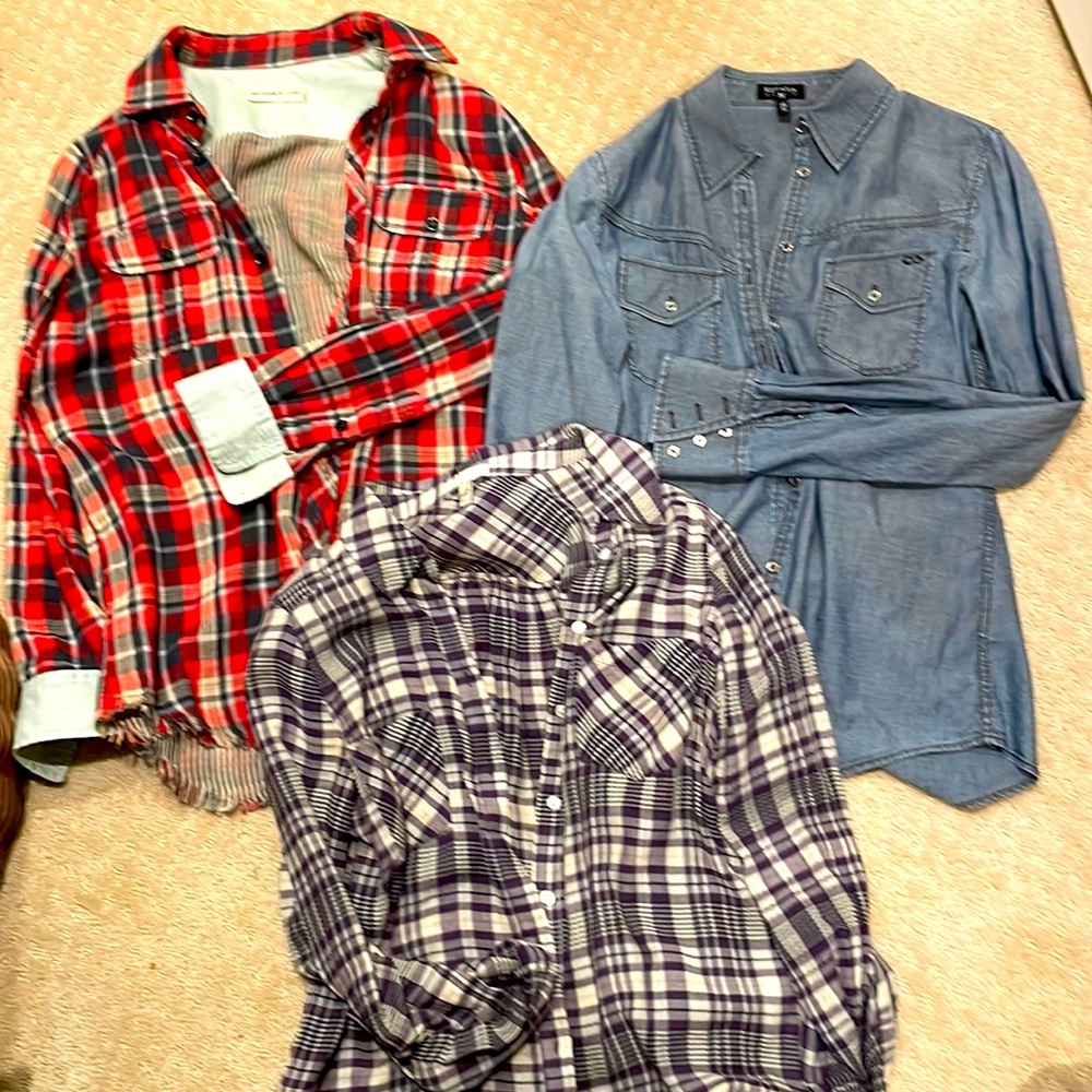 Bundle of three button down shirts. Escada Sport, Joie and Artisan de Lu…